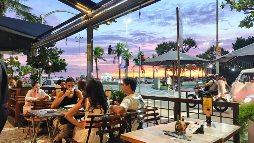 marrom e branco moderno viagens cupom de desconto post para instagram (3)