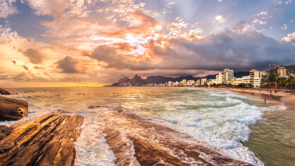 marrom e branco moderno viagens cupom de desconto post para instagram (6)