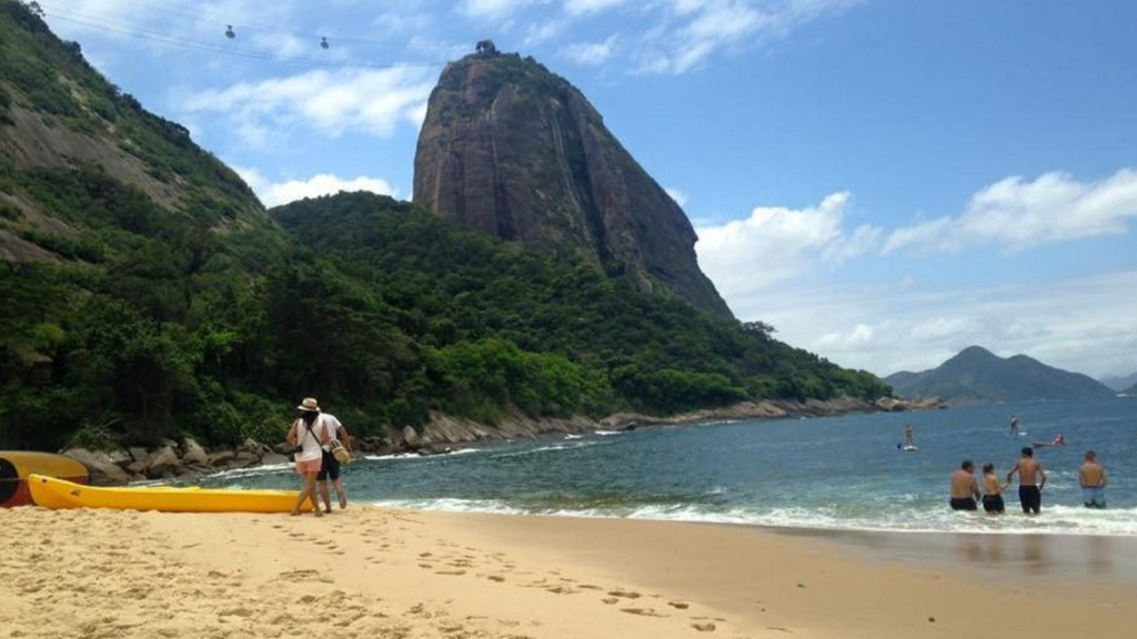 marrom e branco moderno viagens cupom de desconto post para instagram (8)